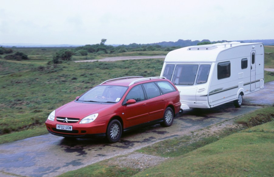 2002 Citroen C5 estate towing caravan