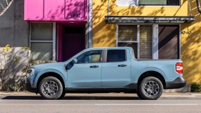 Comparing the 2022 Ford Maverick truck with the 2022 Hyundai Santa Cruz