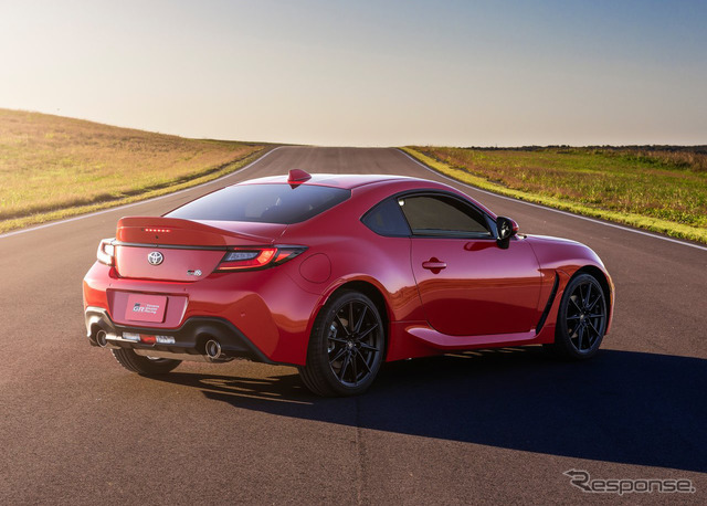 2021 Toyota GR86 coupe rear 3/4 view