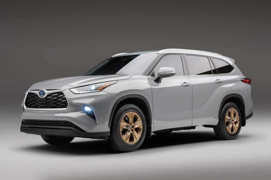 the 2022 Toyota Highlander Hybrid bronze edition in a press photo