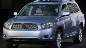 a light silver blue 2008 Toyota Highlander on display at an indoor auto show