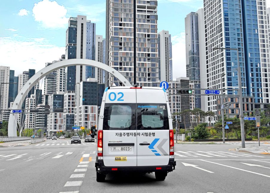 The Hyundai Autonomous 'Roboshuttle' driving in South Korea