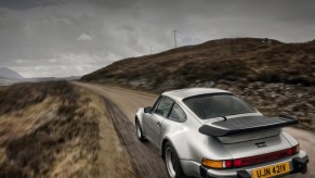 Does the Porsche 911 Handle Better Than the Porsche Cayman?