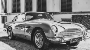 James Bond: Classic Cars like the Aston Martin DB5