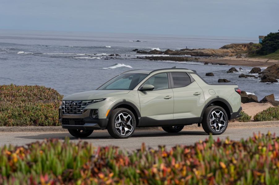 The 2022 Hyundai Santa Cruz sport adventure vehicle parked by the sea