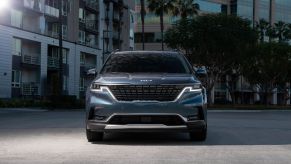 The 2022 Kia Carnival minivan/MPV front grille and headlights