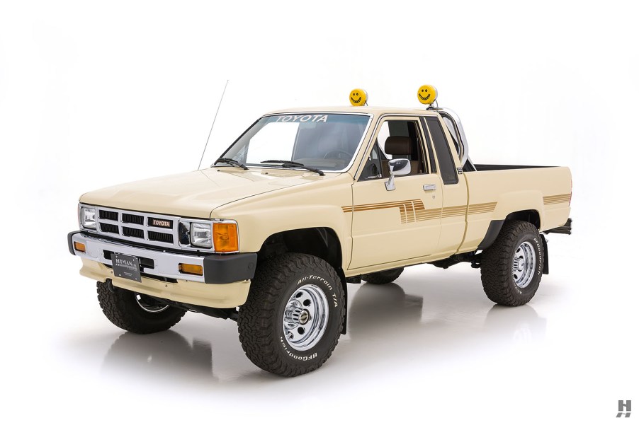 Beige 1986 Toyota pickup truck