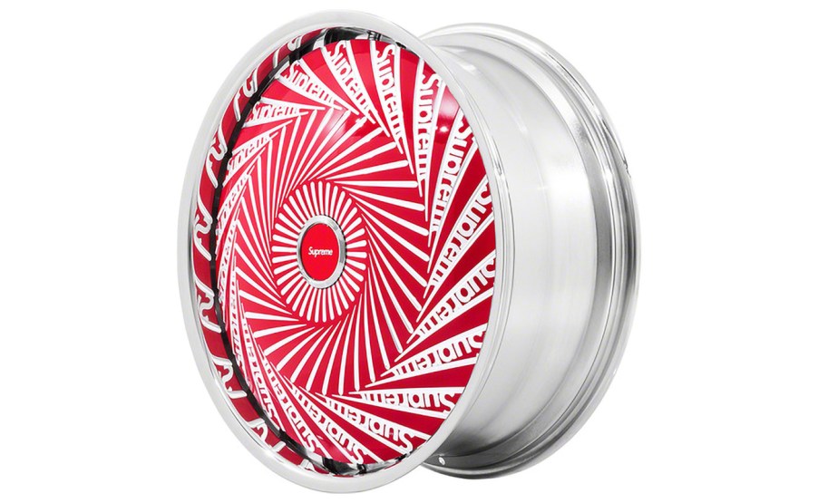 Supreme DUB Spinner Rim against a white background from a front 3/4ths view.