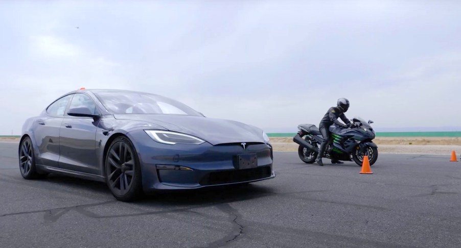 Tesla Model S Plaid and Suzuki Hayabusa drag race line up