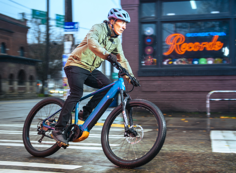 Diamondback Union 1 being ridden on the streets