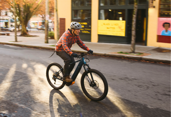 Diamondback Union 1 being ridden on the street