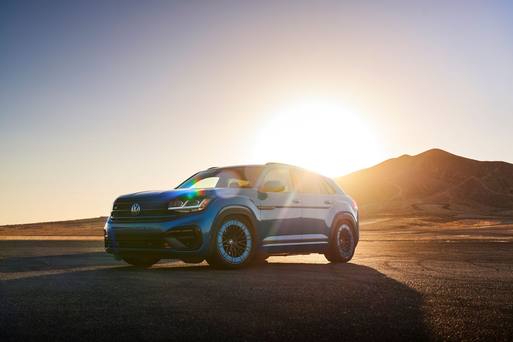 The Volkswagen Atlas Cross Sport GT concept in blue shadowed by a sunset