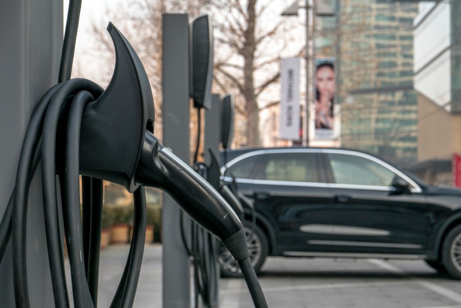 Are Portable Electric Vehicle Chargers like ZipCharge Going to Solve the Street Parking Problem?