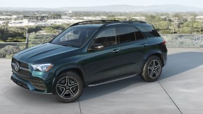 A black 2022 Mercedes-Benz GLE parked outside.