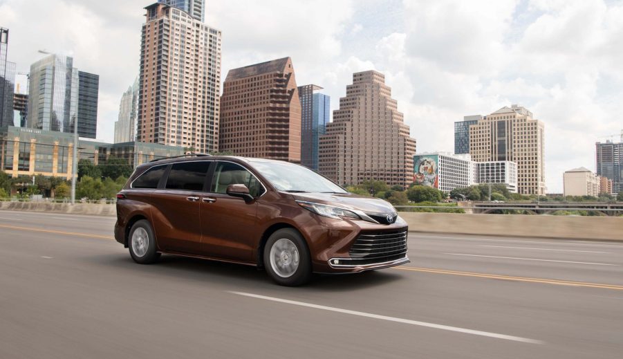 2022 toyota Sienna front shot