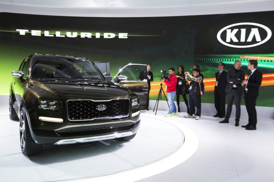 A green 2022 Kia Telluride is on display.