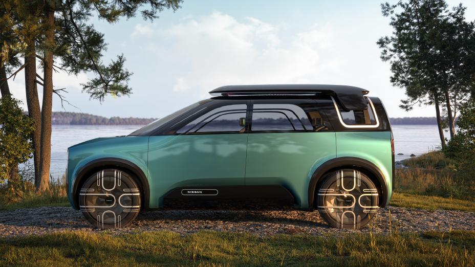 A green Nissan Hang-Out in front of the beach.