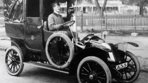 1912 Renault AG taxi cab with 9 horsepower