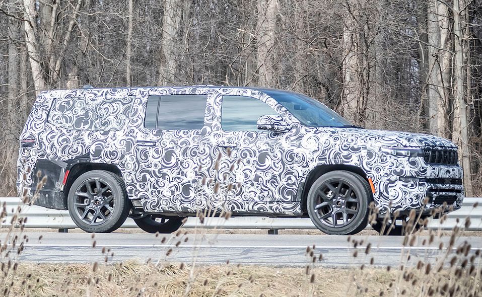 2023 Jeep Grand Wagoneer long wheel base spy photo