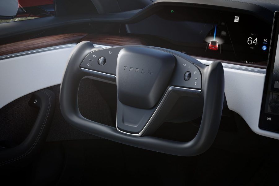 The Tesla yoke wheel seen in the new Tesla Model S Plaid