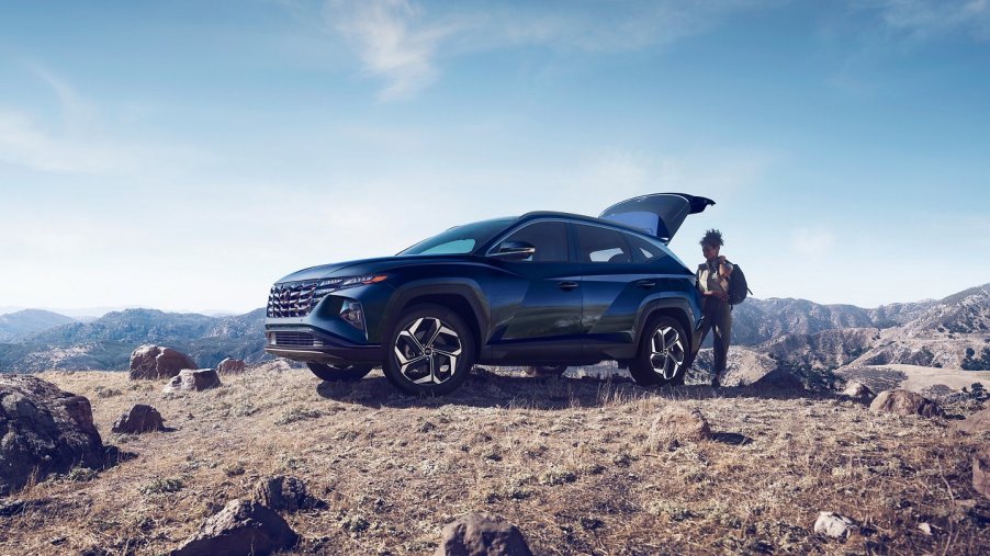 A dark blue 2022 Hyundai Tucson Hybrid