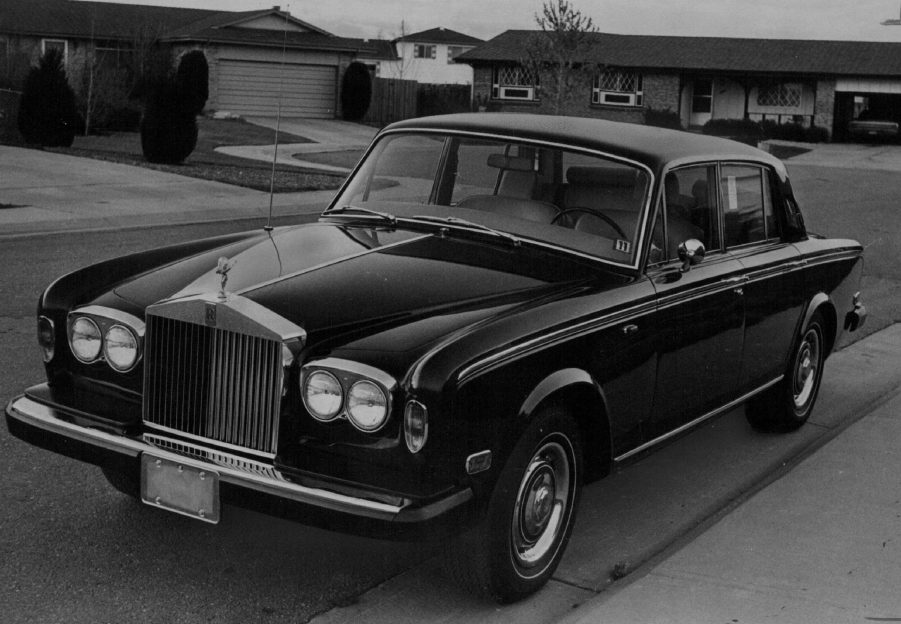 A 1977 Rolls-Royce Silver Shadow II parked on a cul-de-sac street