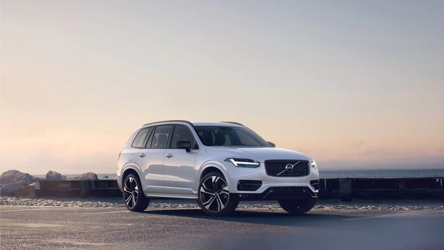 2022 Volvo XC90 midsize luxury SUV, which trim level is best?