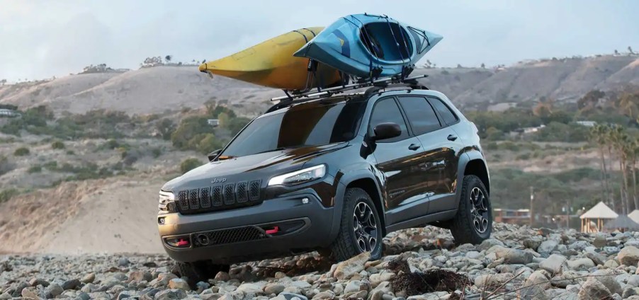 The 2022 Jeep Cherokee on rocks