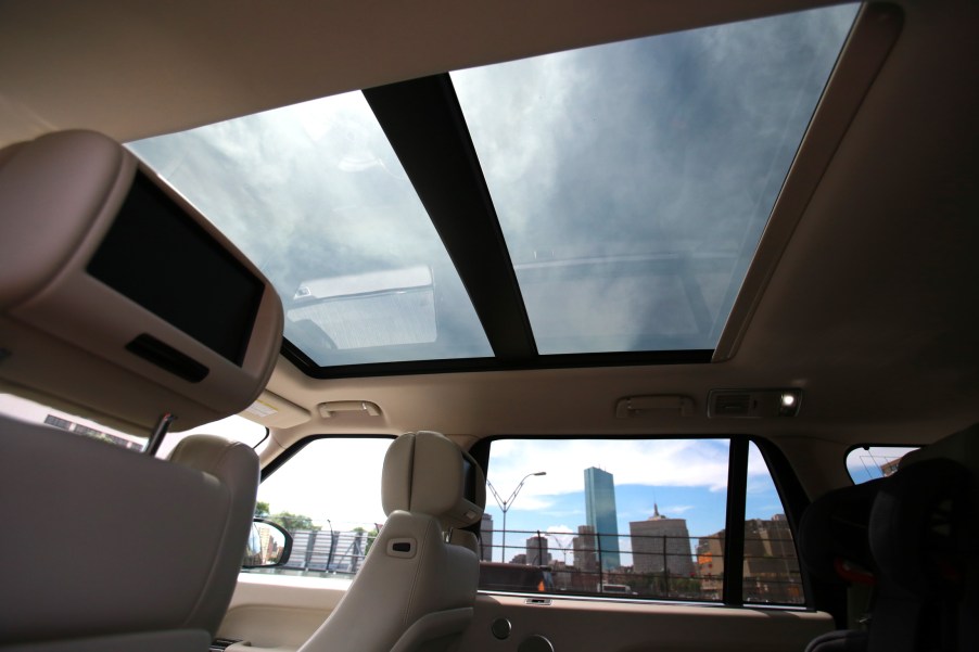 Panoramic sunroof on the 2014 Land Rover Range Rover