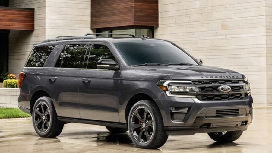 2022 Ford Expedition Platinum parked in a driveway