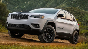 The 2022 Jeep Cherokee X off-roading