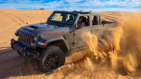 2022 Jeep Gladiator kicking up sand