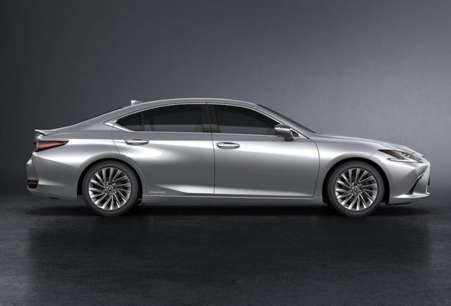 2022 Lexus ES midsize luxury car