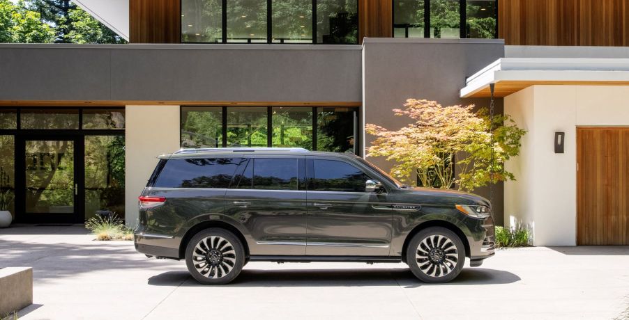 2022 Lincoln Navigator Manhattan Green Black Label parked in the plaza of a luxury forest home