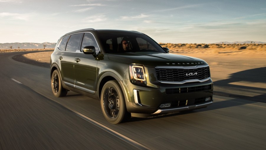 Front angle view of Dark Moss 2022 Kia Telluride