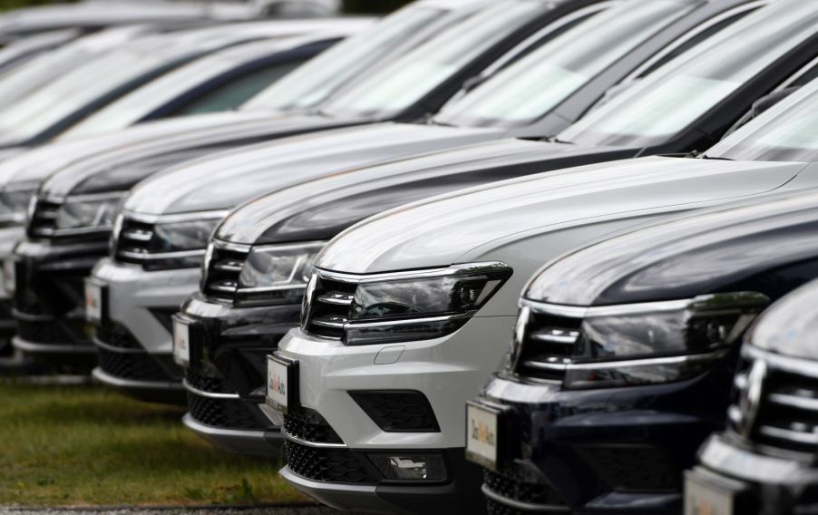 Line of cars at a dealership. These cars may have open recalls and still be sold