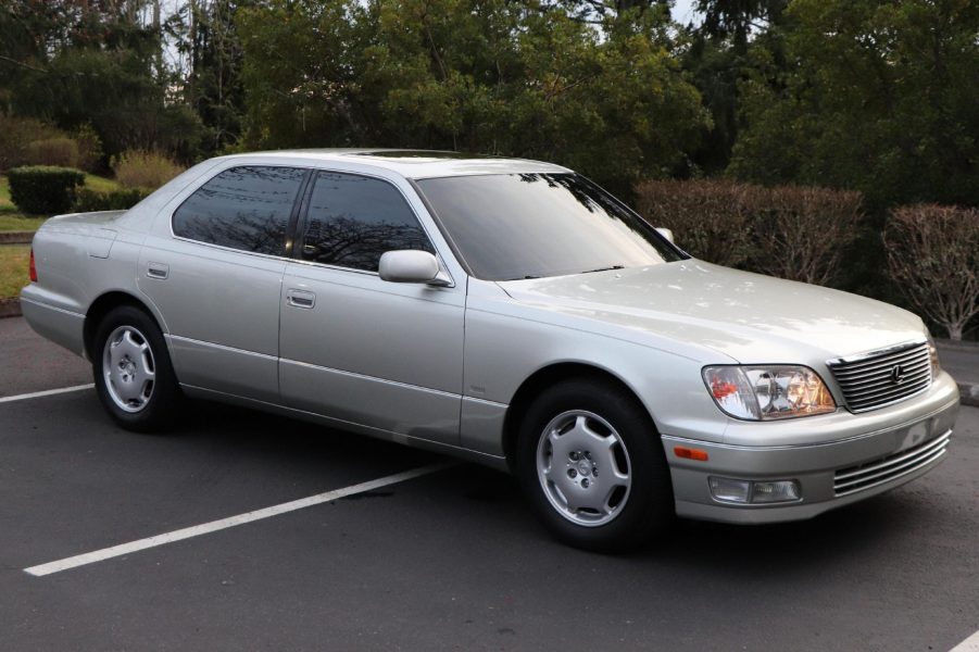 A silver 2000 Lexus LS 400 Platinum Series in a parking lot