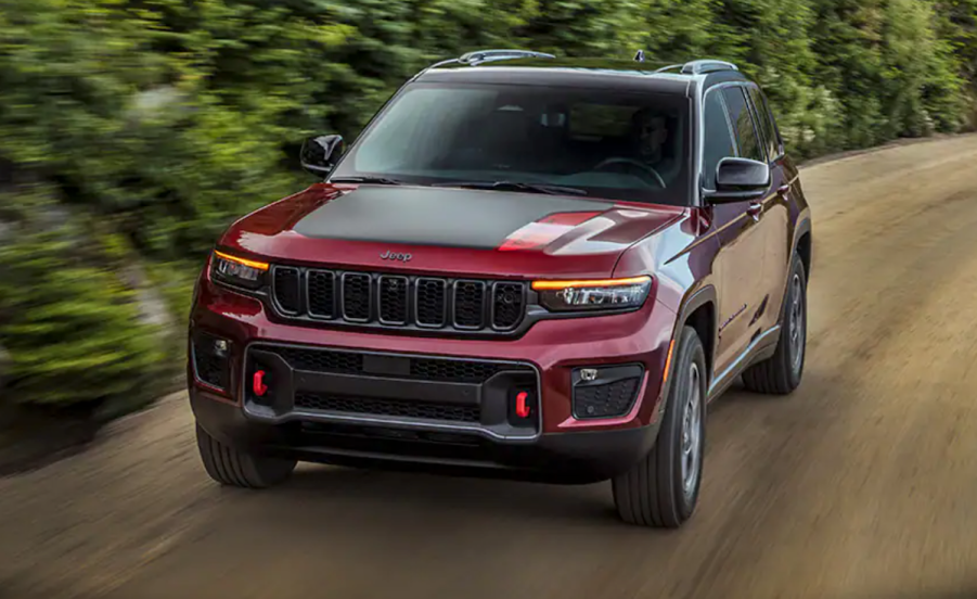 2022 Jeep Grand Cherokee L on the road