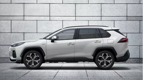 2022 Suzuki Across plug-in hybrid SUV has upgraded power and equipment. RAV4 Lite.