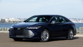 2022-toyota-avalon-big-luxury-sedan-with-little-car-appetite