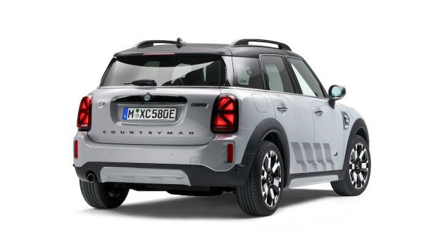 The Mini Countryman Fixes the Cooper’s Biggest Problem but Creates Another