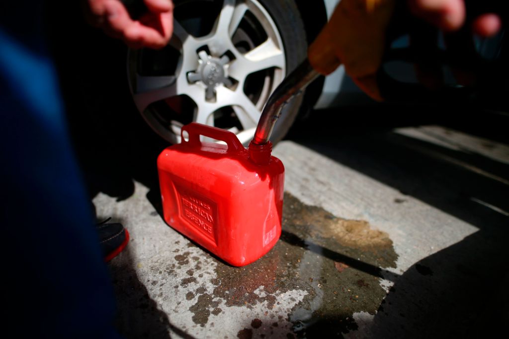 filling jerrycan