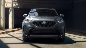 Front view of Magnetic Gray Metallic 2022 Toyota Highlander