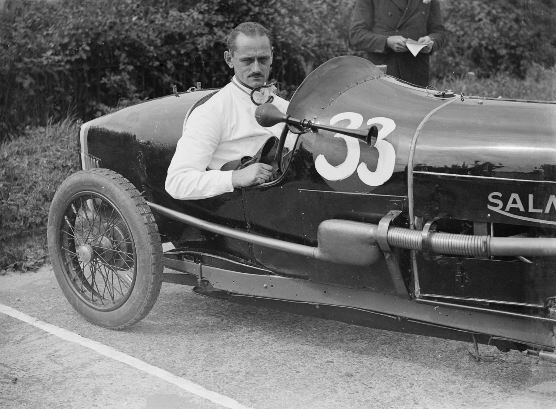 Goldie Gardner in his Salmson GS with an antique car horn accessory at the JCC 200 Mile Race in Brooklands, Surrey