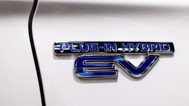 5 Reasons to Buy a Plug-in Hybrid (PHEV) Instead of an Electric Vehicle (EV)