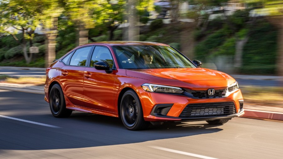 Front angle view of Rallye Red 2022 Honda Civic