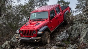 A Jeep Gladiator uses locking differentials to navigate off-road terrain. It has a standard V6 engine.