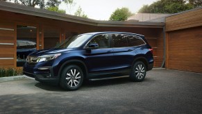 Why isn't anyone buying the 2022 Honda Pilot midsize SUV?