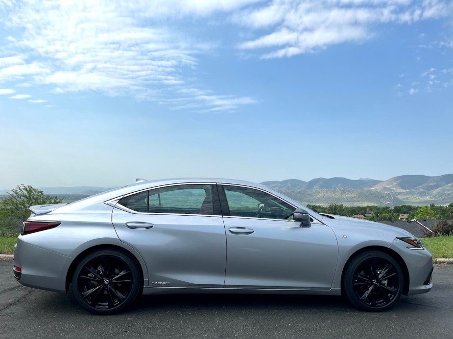 2022 Lexus ES 300h side view angle