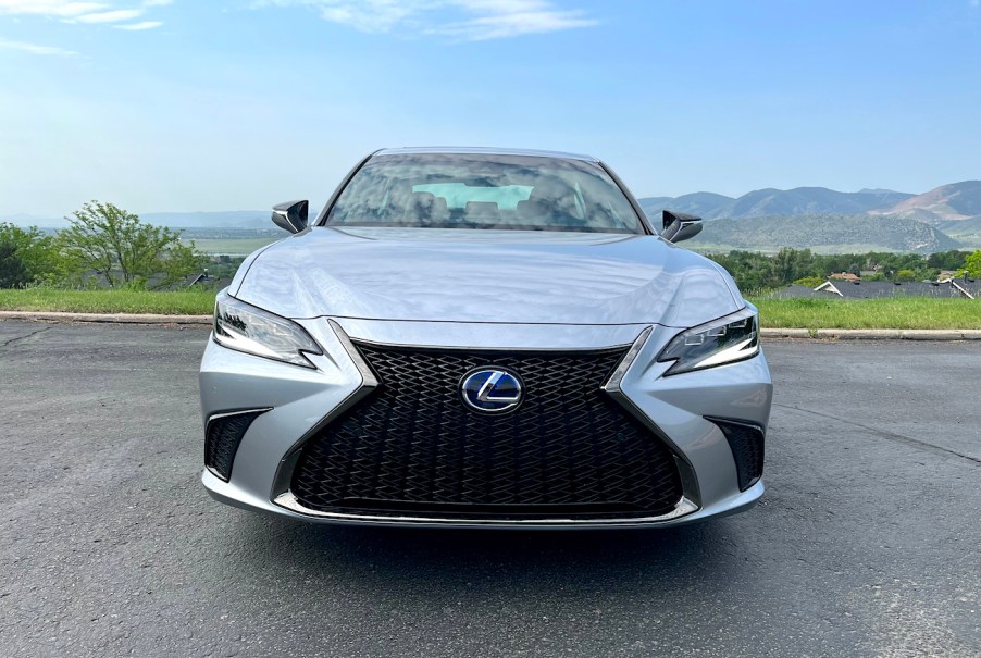 2022 Lexus ES300h F Sport front